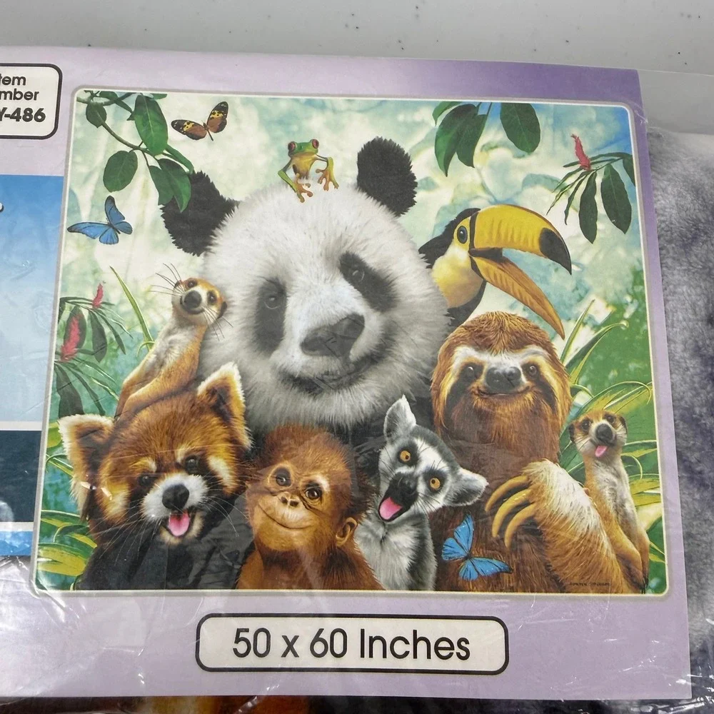 Dawhud Direct‎ Fleece Throw 50x60 Blanket Multicolor Zoo Animals Selfie NEW
